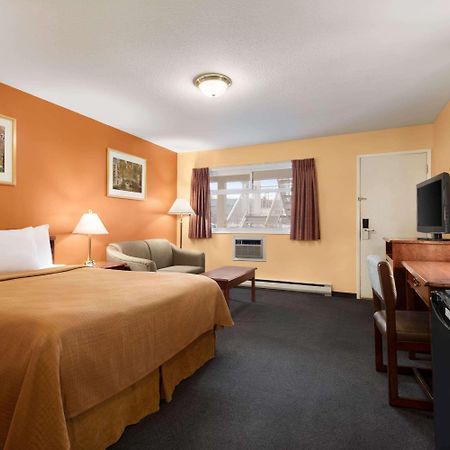 Travelodge By Wyndham Quesnel Bc Экстерьер фото
