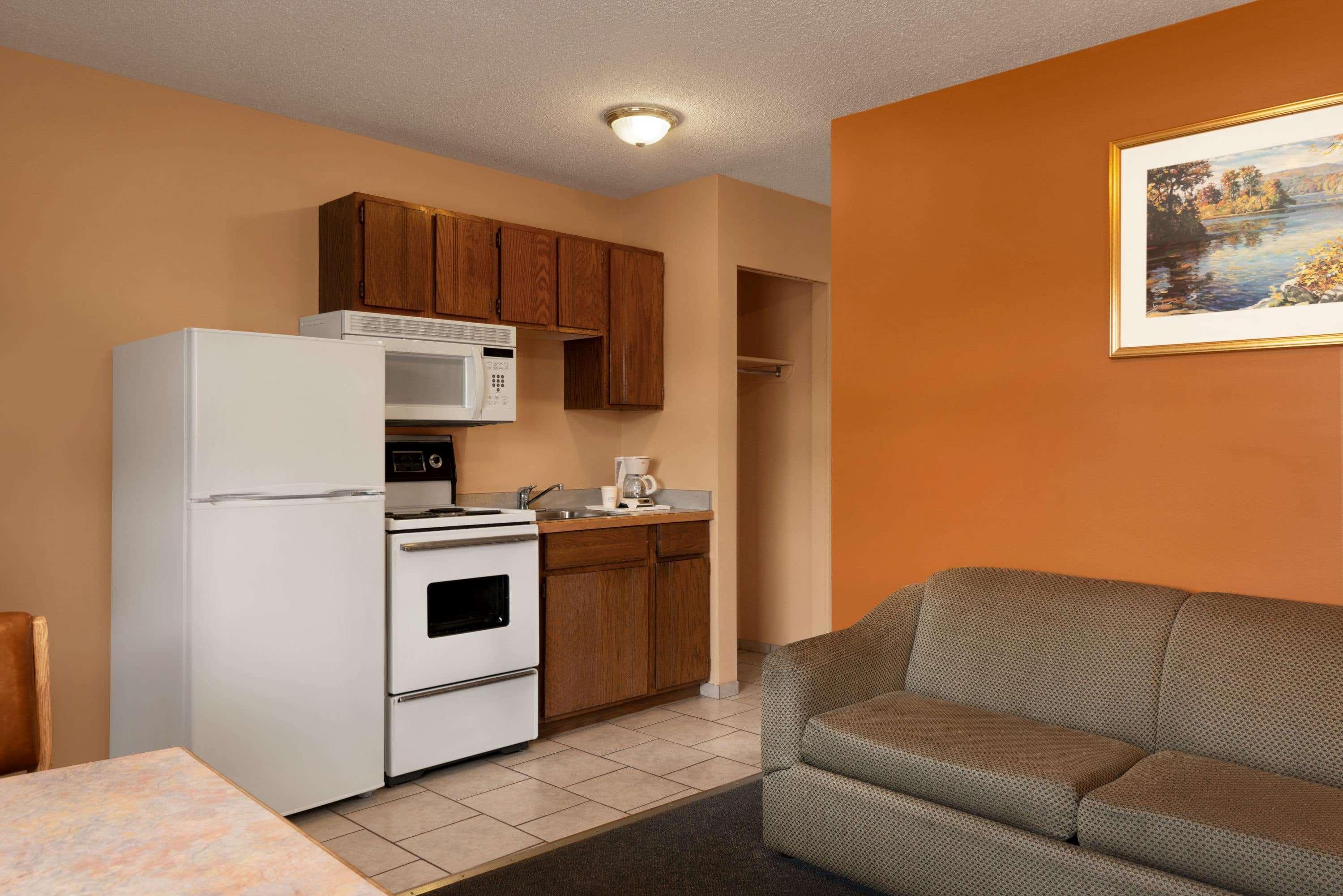 Travelodge By Wyndham Quesnel Bc Экстерьер фото