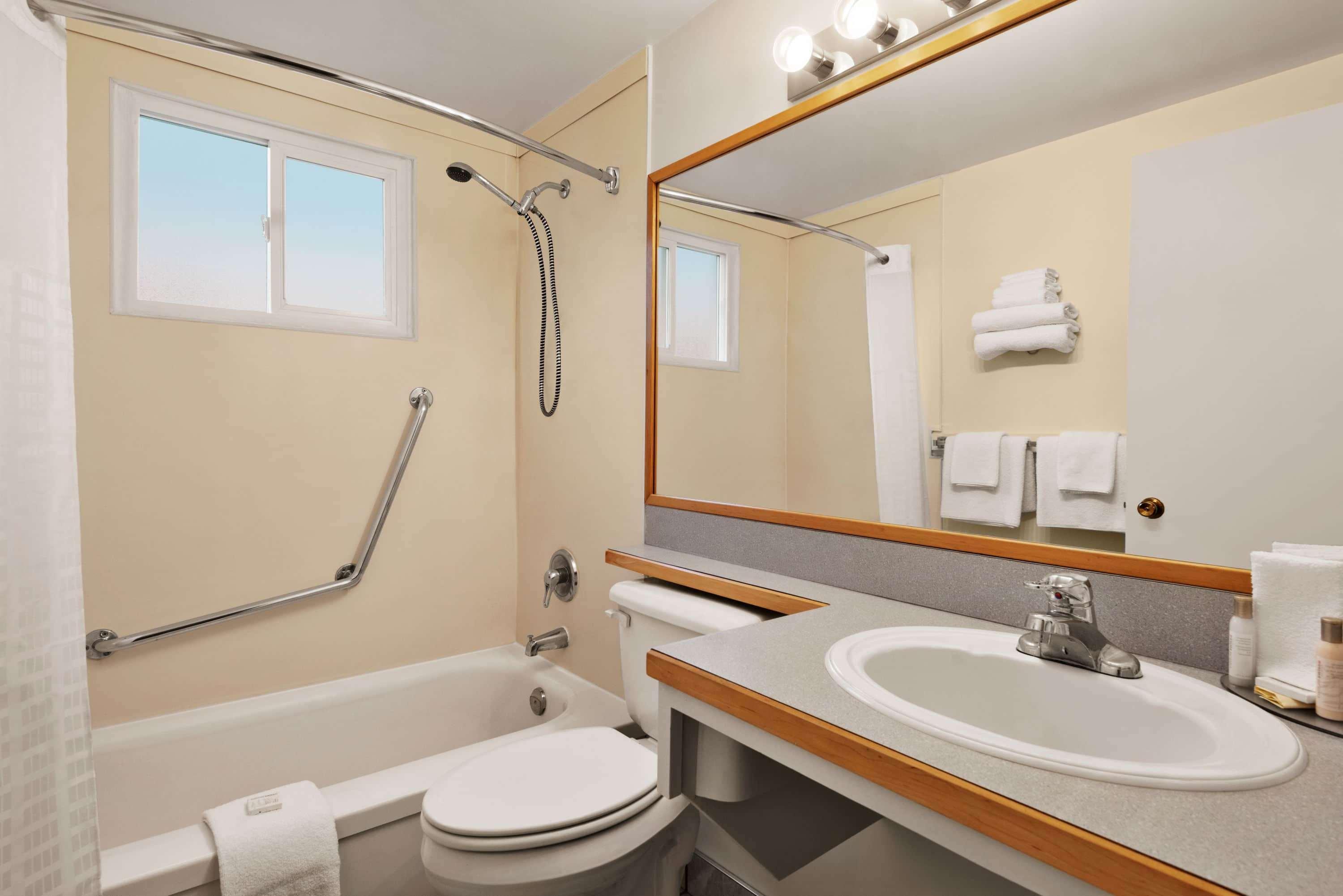 Travelodge By Wyndham Quesnel Bc Экстерьер фото