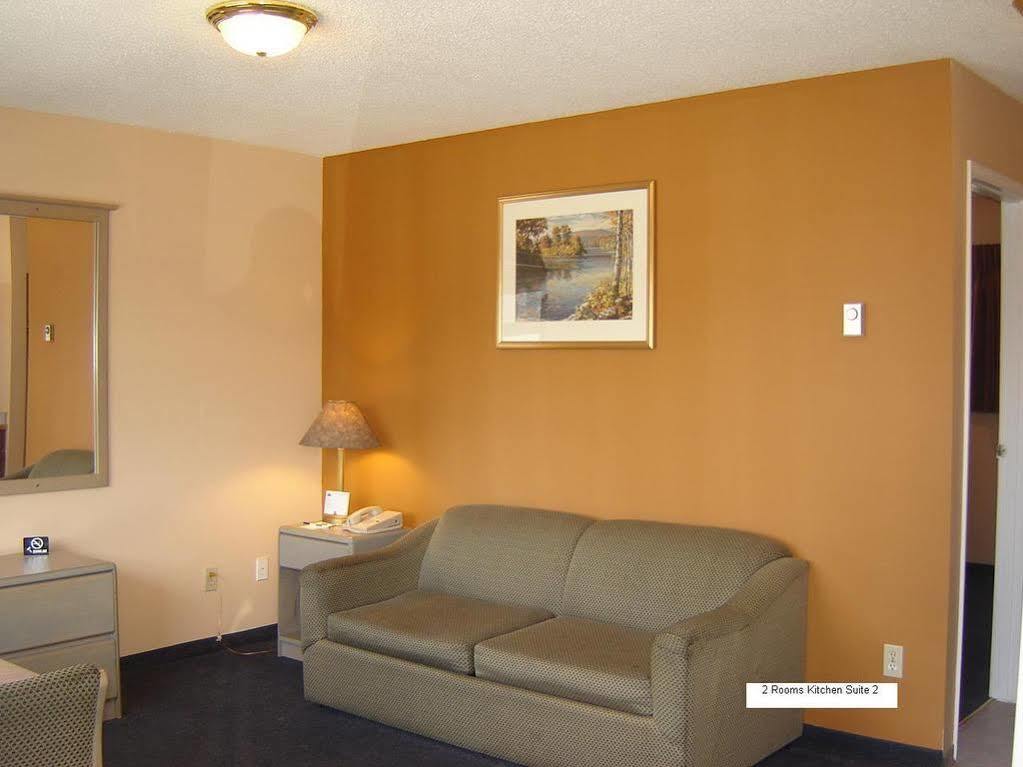 Travelodge By Wyndham Quesnel Bc Экстерьер фото
